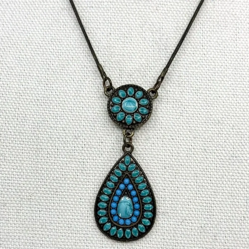 Claire's Turquoise Teardrop medallion necklace